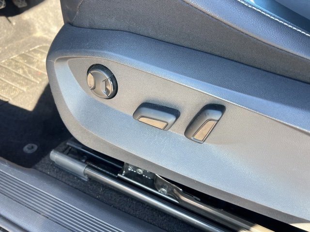 Used 2022 Volkswagen Tiguan SE w/ Panoramic Sunroof Package image 18