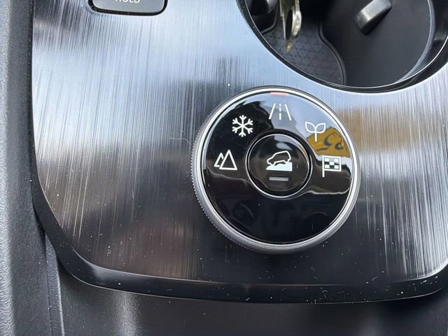 Used 2025 Nissan Rogue SV AWD/4WD image 31