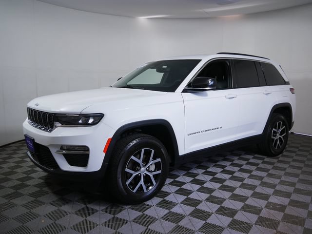 Used 2024 Jeep Grand Cherokee Limited w/ Trailer Tow Package AWD/4WD image 5