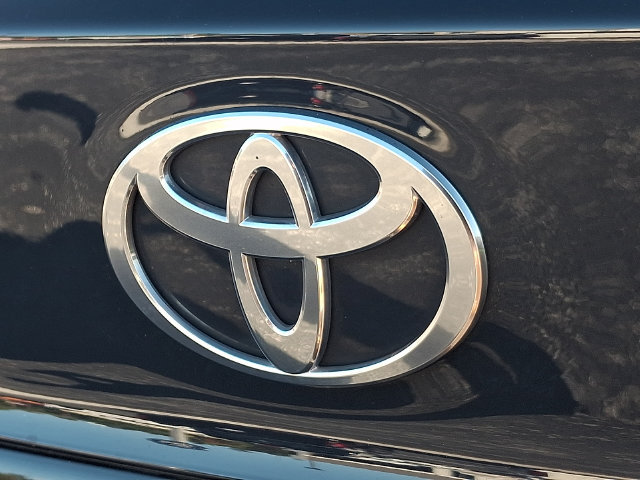 Used 2025 Toyota Camry SE w/ Convenience Package FWD image 33