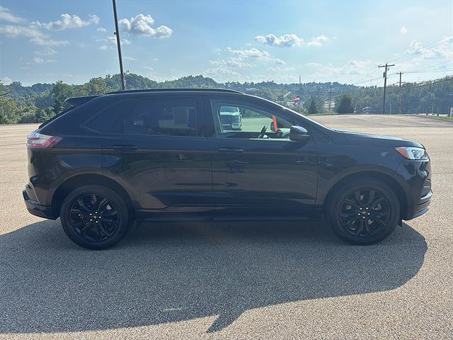 Certified 2022 Ford Edge SE w/ Black Appearance Package AWD/4WD image 5