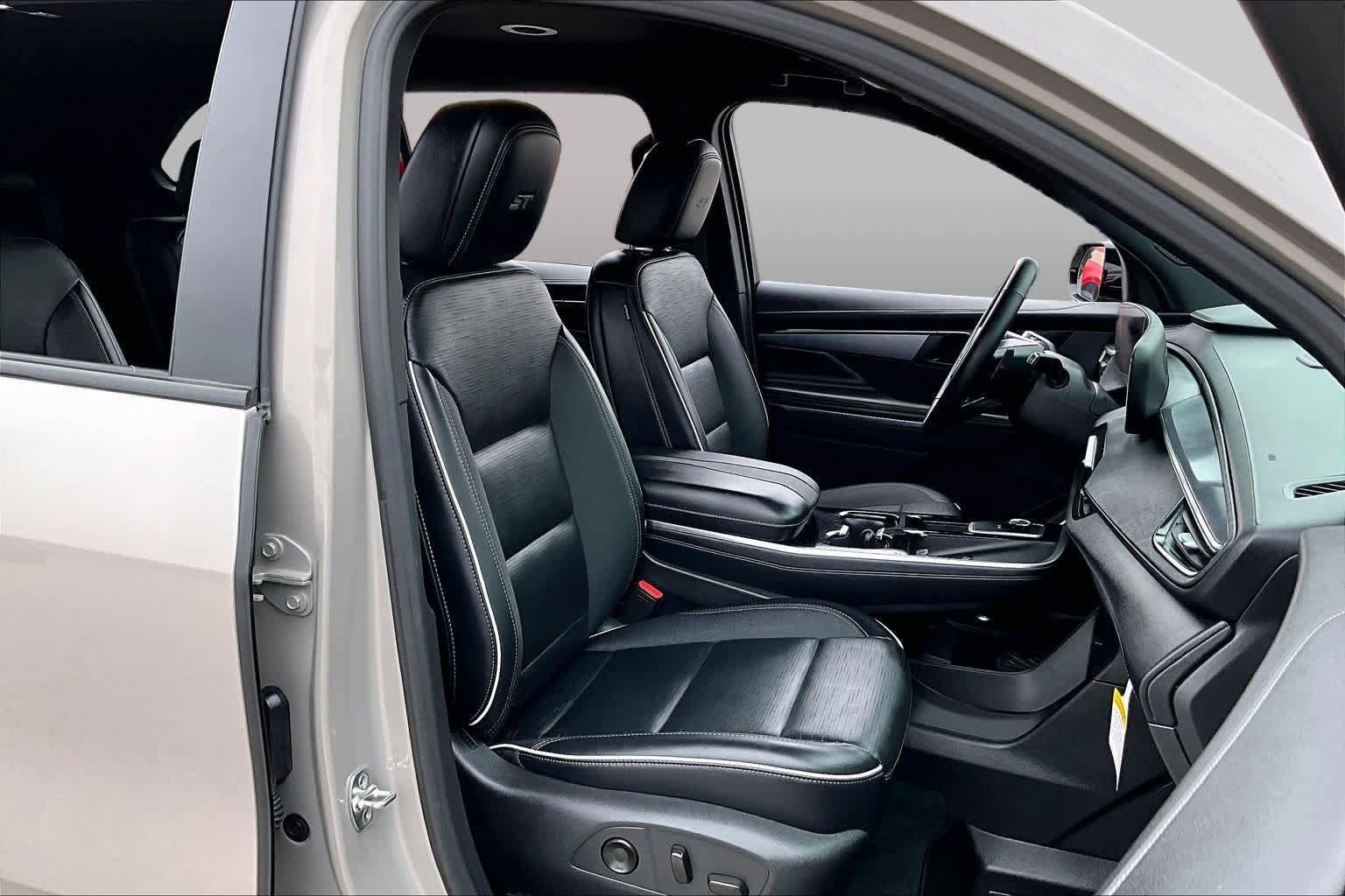 Used 2026 Buick Enclave Sport Touring w/ Power Package FWD image 9