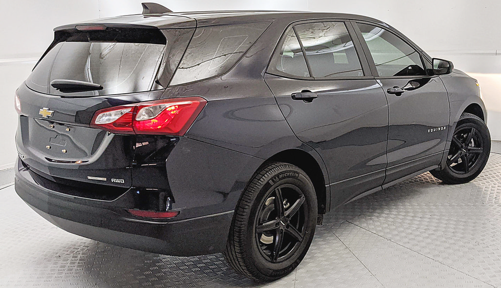 Used 2020 Chevrolet Equinox LS w/ LPO, Floor Liner Package AWD/4WD image 3