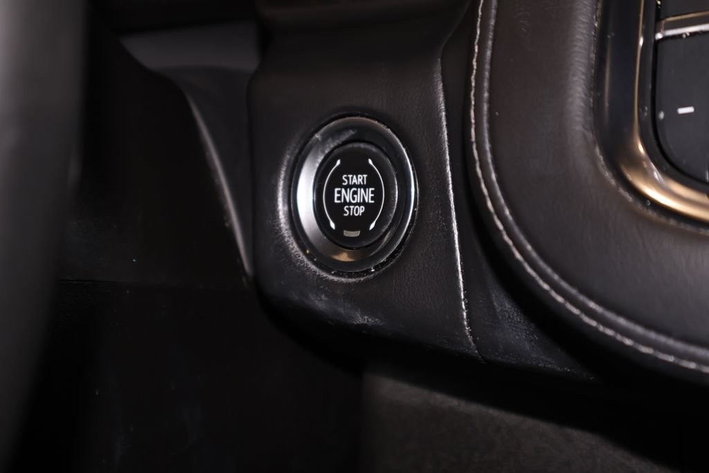 Used 2023 Chevrolet Tahoe Z71 w/ Luxury Package AWD/4WD image 31