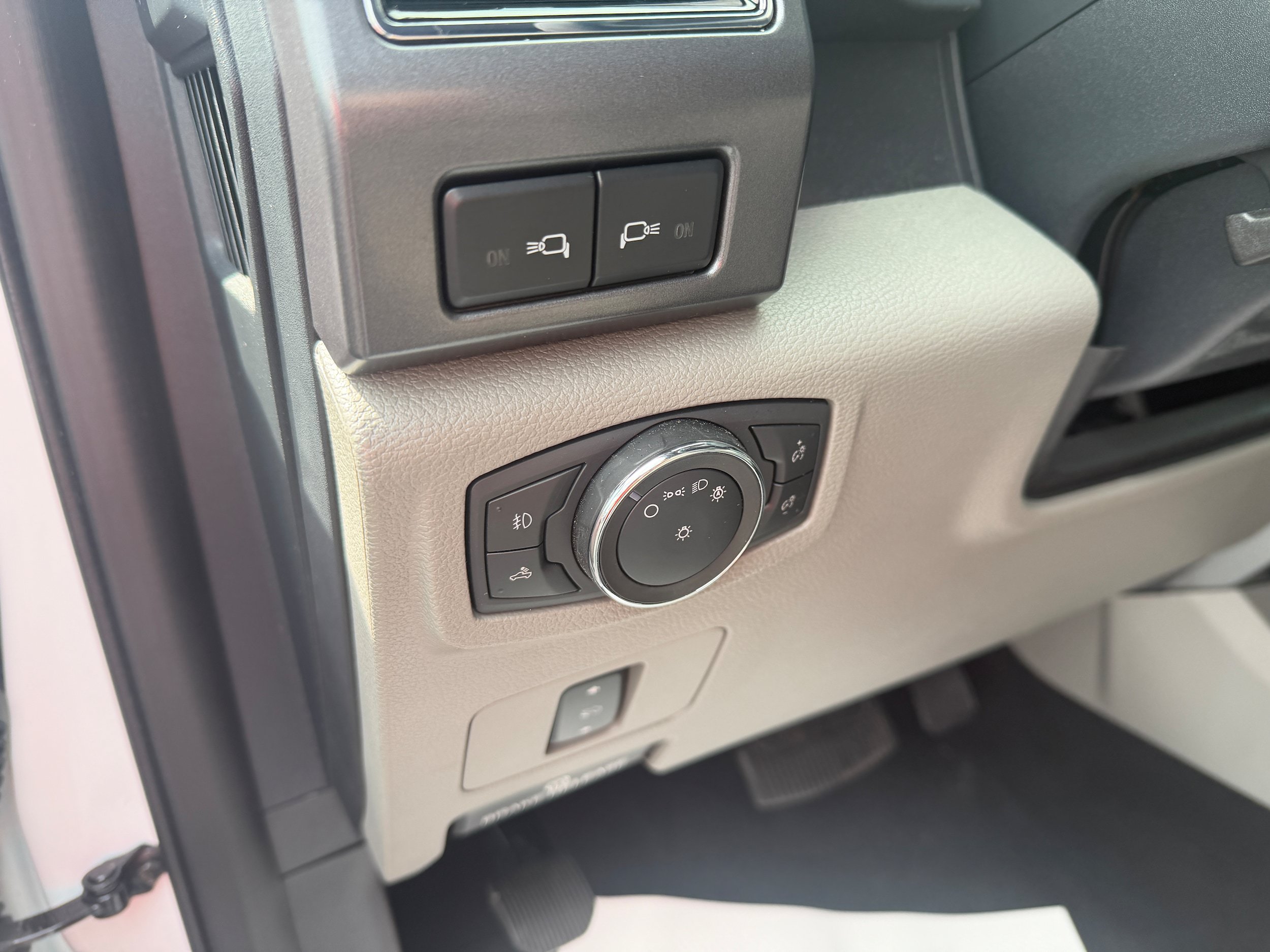 Certified 2022 Ford F250 XLT w/ XLT Premium Package AWD/4WD image 17