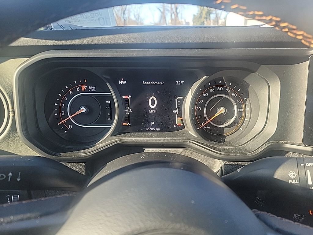 Used 2024 Jeep Gladiator Mojave w/ Technology Group image 11