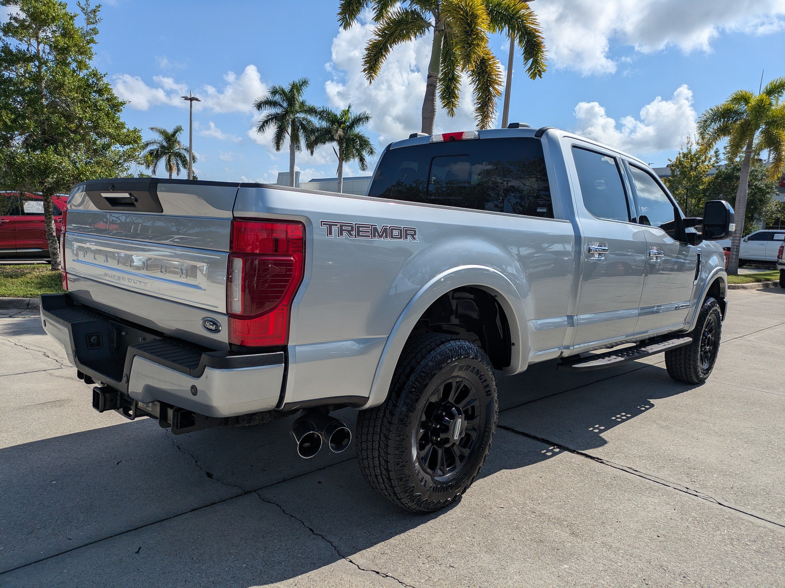 Certified 2022 Ford F250 Platinum w/ Tremor Off-Road Package AWD/4WD image 4