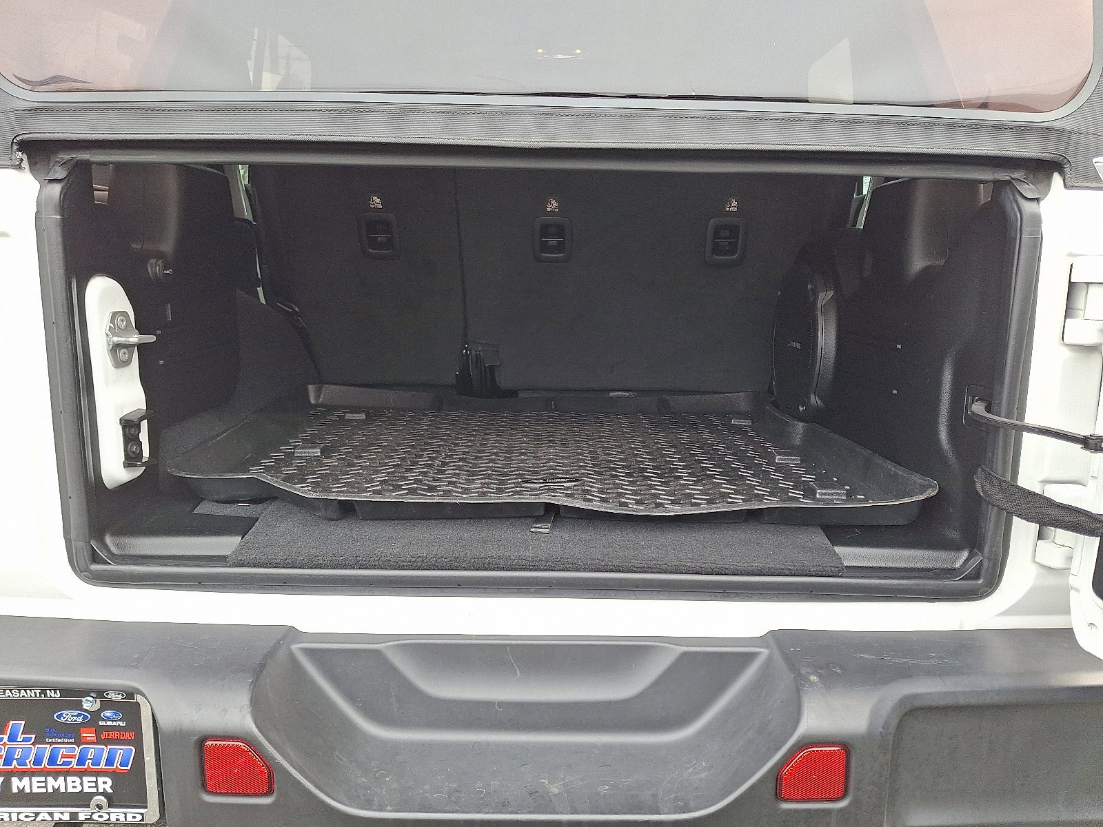 Used 2023 Jeep Wrangler Sahara image 30