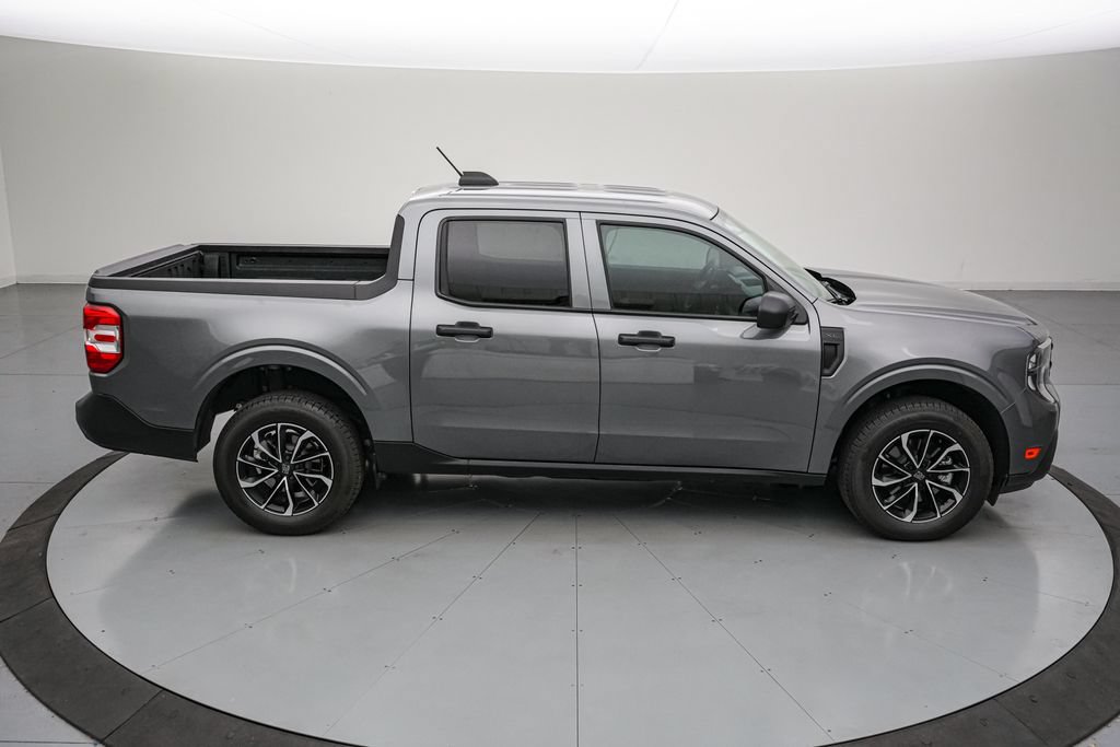 Certified 2025 Ford Maverick XL FWD image 3