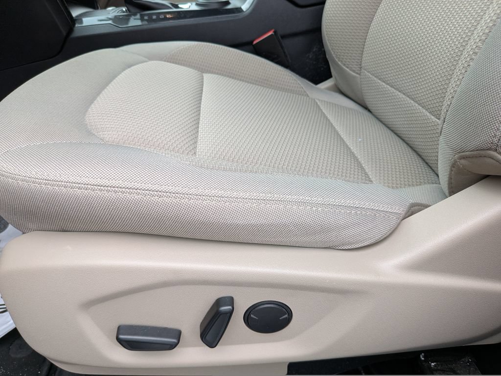 Certified 2019 Ford Explorer XLT w/ Equipment Group 201A FWD image 16