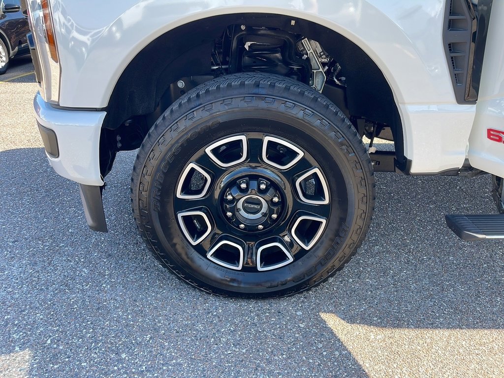 Certified 2025 Ford F250 Platinum image 37