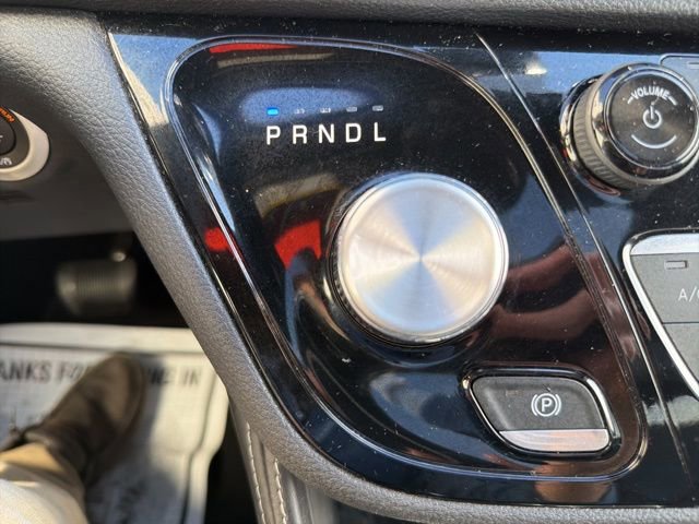 Used 2025 Chrysler Pacifica Limited image 20