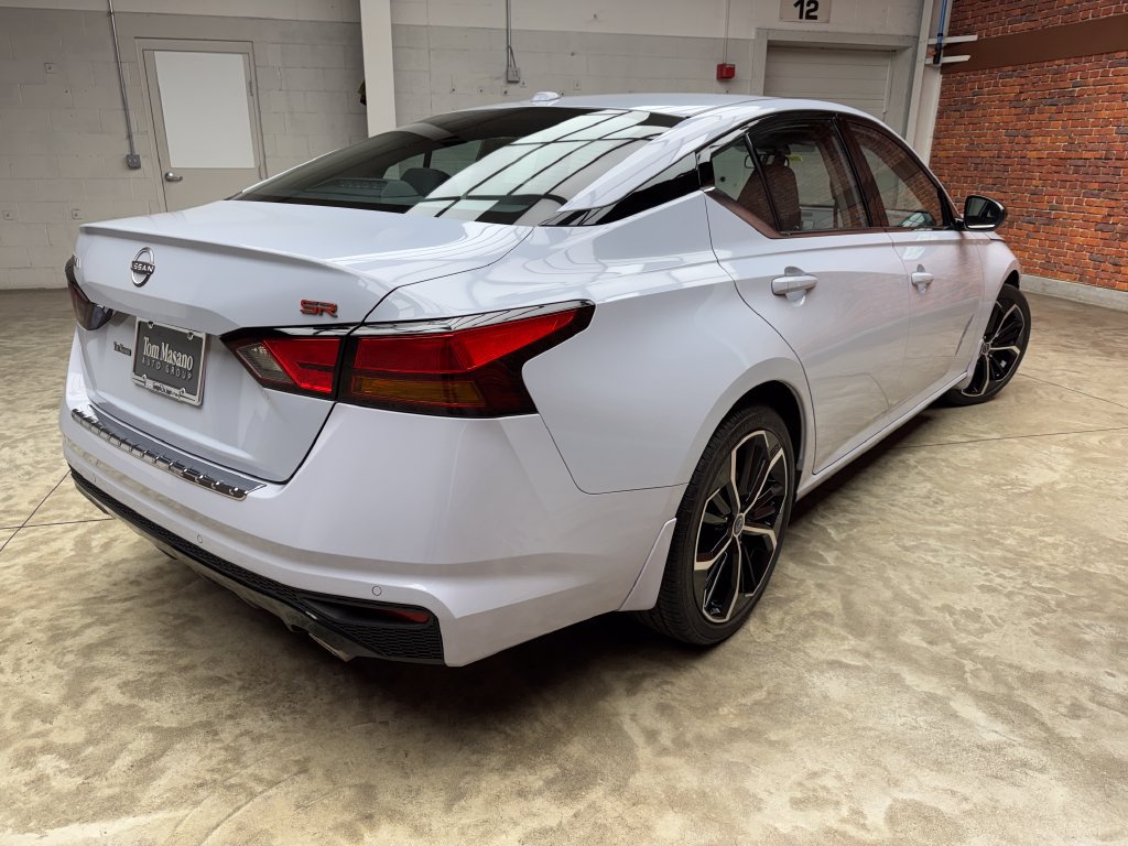 Used 2023 Nissan Altima 2.5 SR FWD image 4