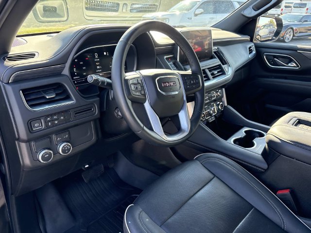 Used 2023 GMC Yukon XL SLT w/ SLT Luxury Package RWD image 29