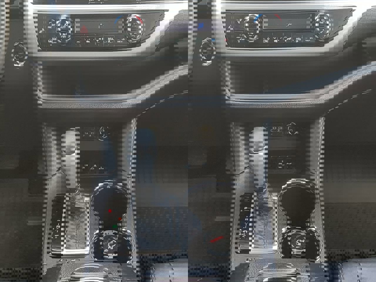 Used 2018 Toyota Highlander SE image 17