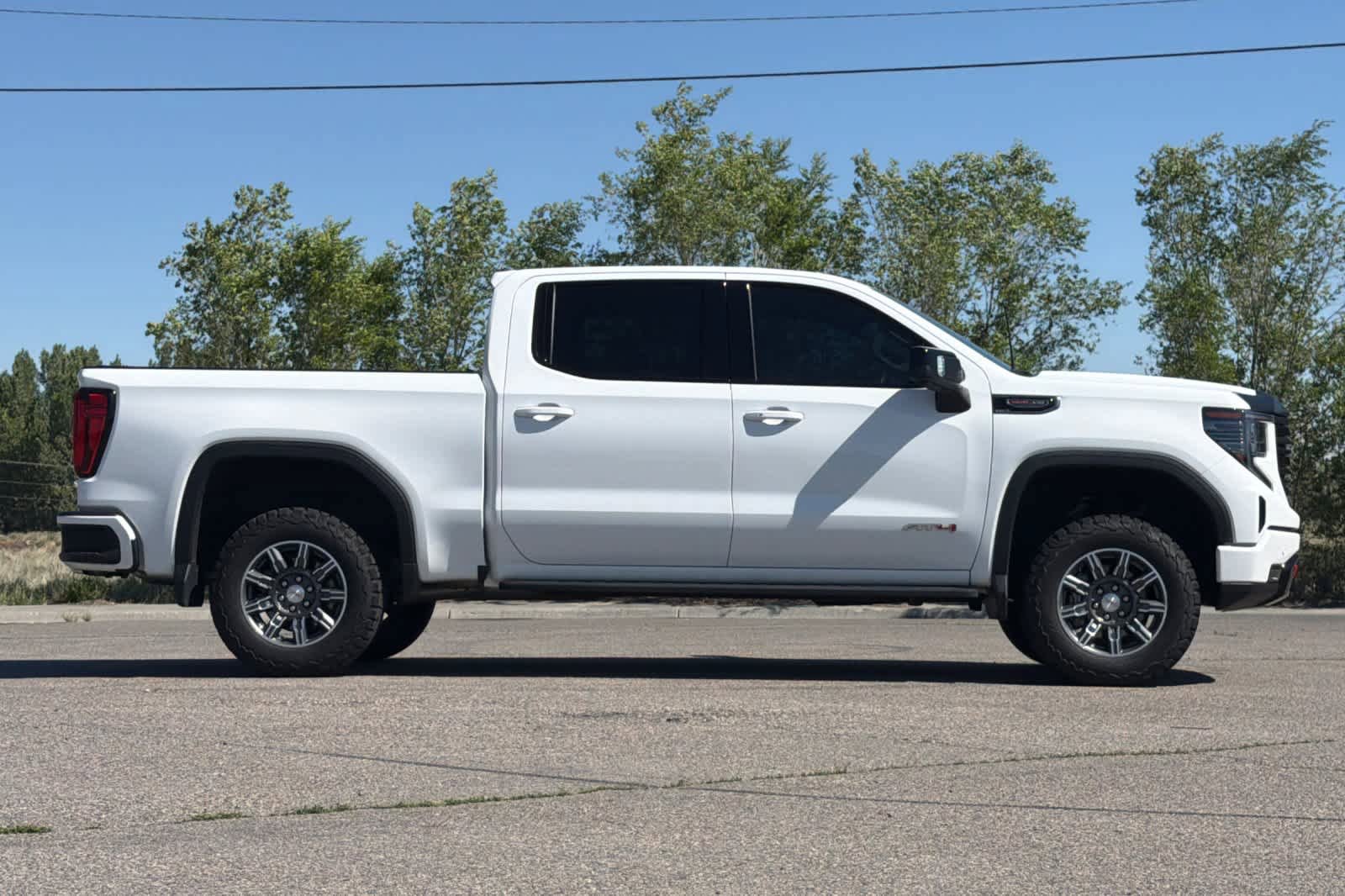 Used 2024 GMC Sierra 1500 AT4 w/ Technology Package AWD/4WD image 8