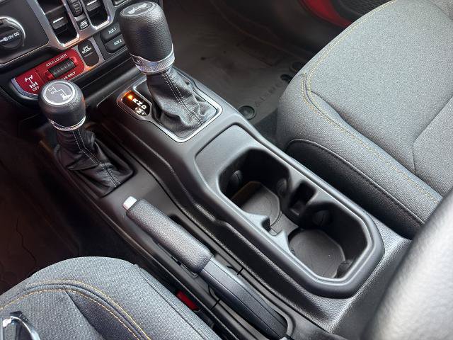 Used 2025 Jeep Wrangler Unlimited Sport AWD/4WD image 40