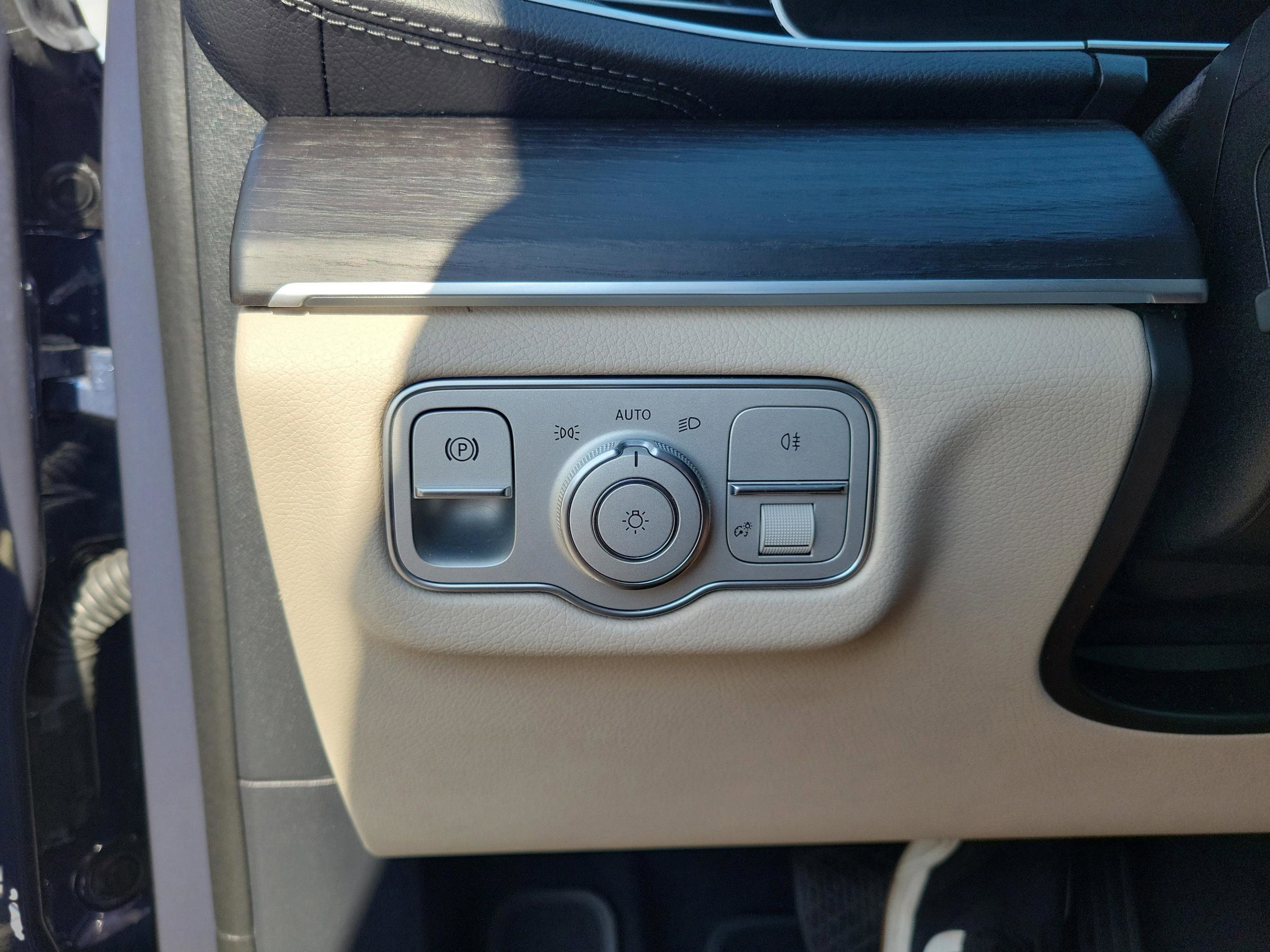 Used 2024 Mercedes-Benz GLS 450 4MATIC image 9