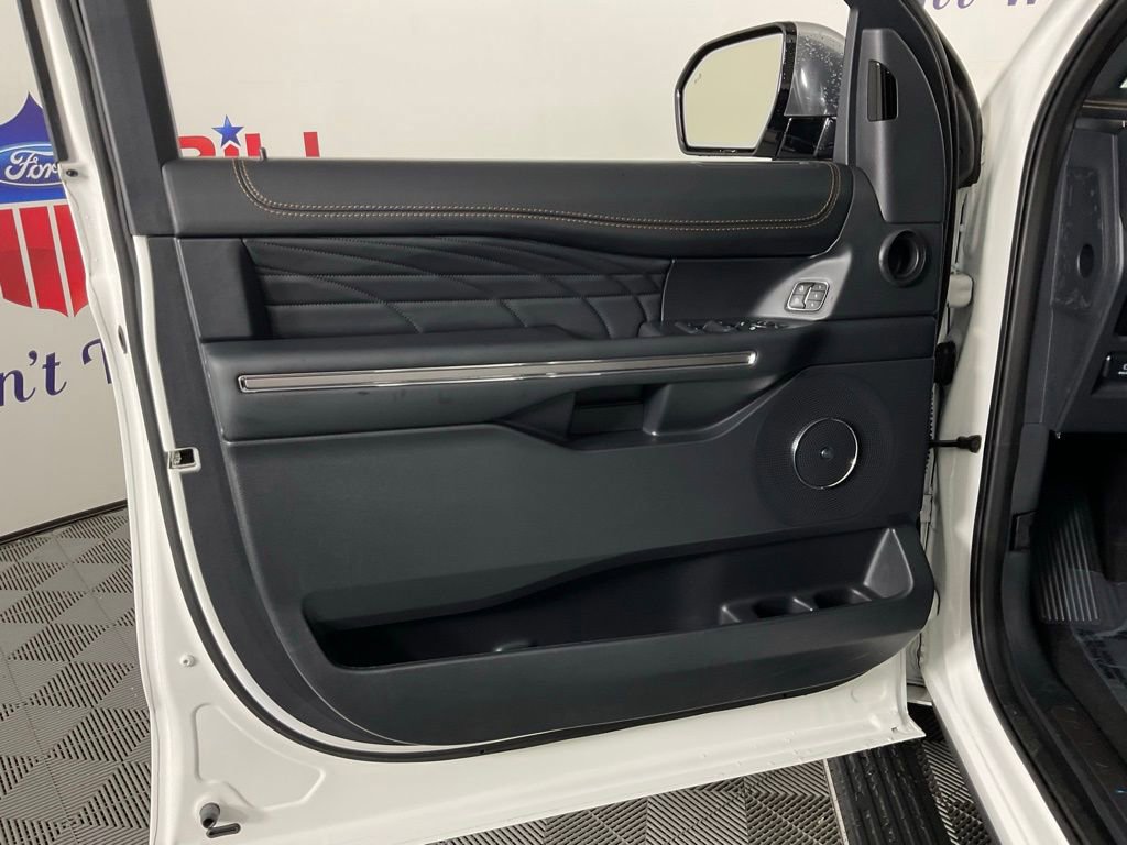 Certified 2024 Ford Expedition Platinum image 12