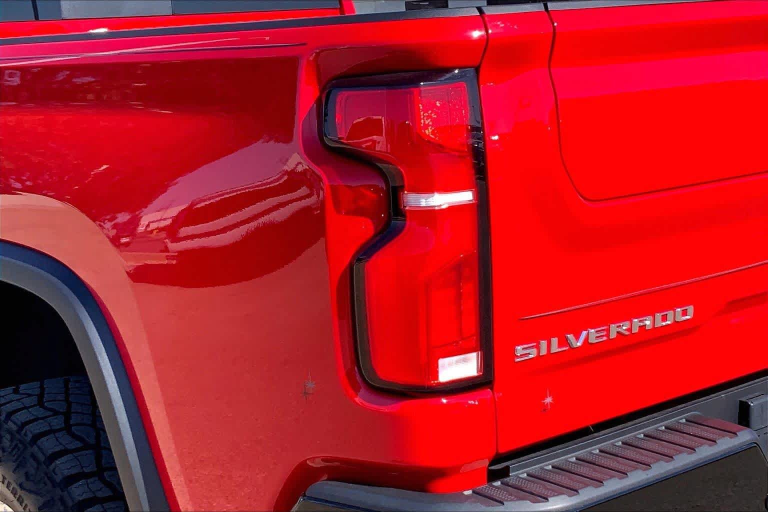 Used 2025 Chevrolet Silverado 2500 ZR2 w/ Technology Package AWD/4WD image 29