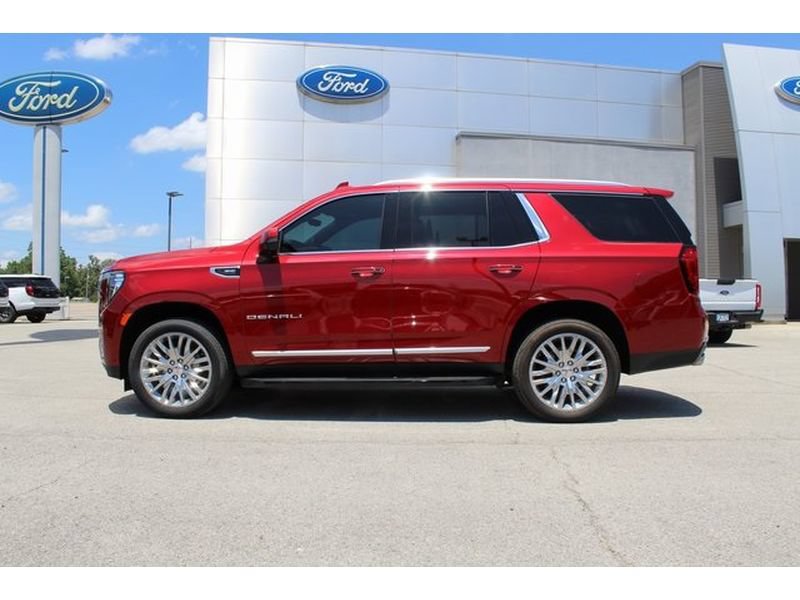 Used 2024 GMC Yukon Denali w/ Advanced Technology Package AWD/4WD image 2