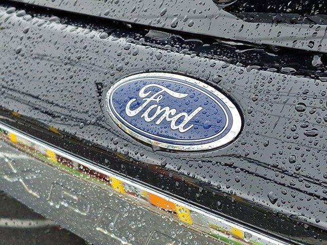 Certified 2023 Ford Explorer XLT w/ Equipment Group 202A AWD/4WD image 15