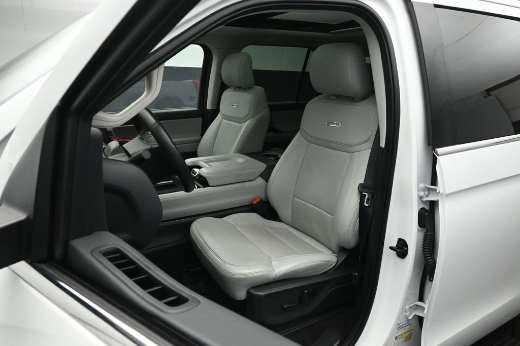 Certified 2025 Ford Expedition Platinum AWD/4WD image 9