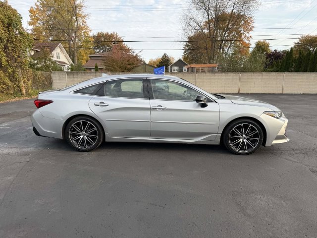 Used 2019 Toyota Avalon XSE w/ All Weather Liner Package FWD image 6