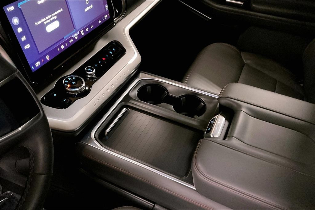 Certified 2025 Ford Expedition Active AWD/4WD image 16