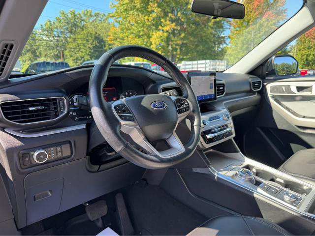 Certified 2023 Ford Explorer XLT w/ Equipment Group 202A AWD/4WD image 17