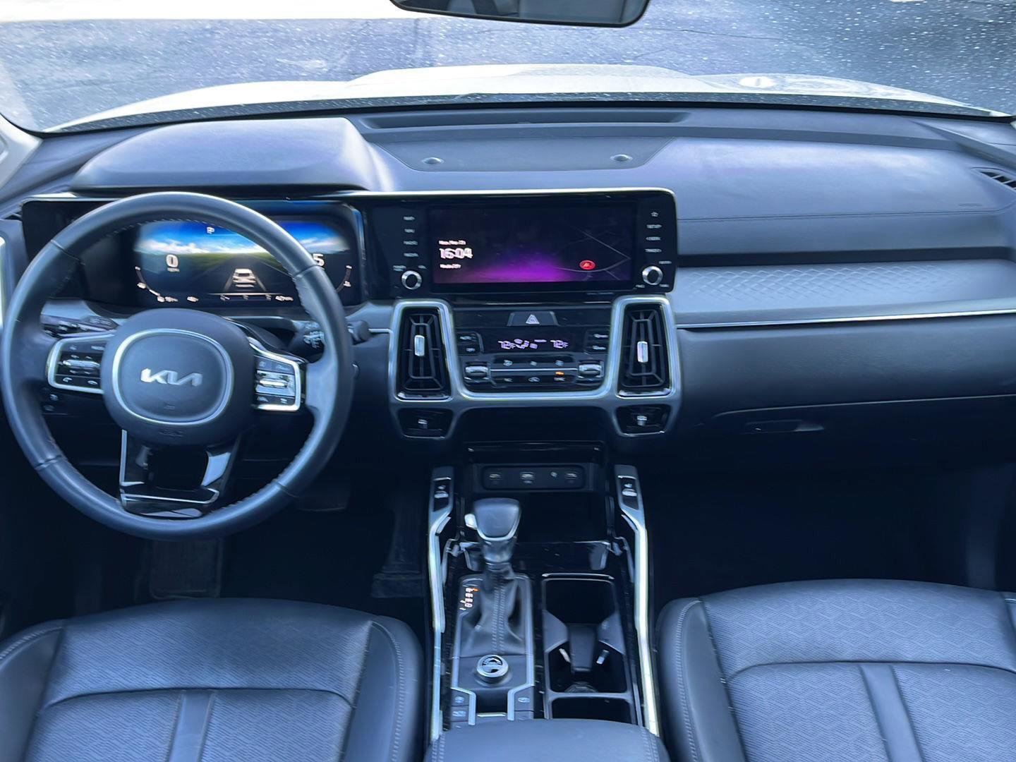 Used 2023 Kia Sorento SX image 18