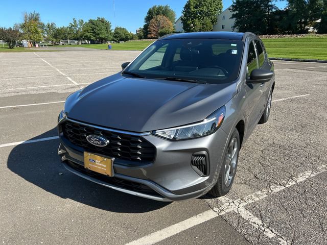 Certified 2023 Ford Escape ST-Line w/ Tech Pack #1 AWD/4WD image 4