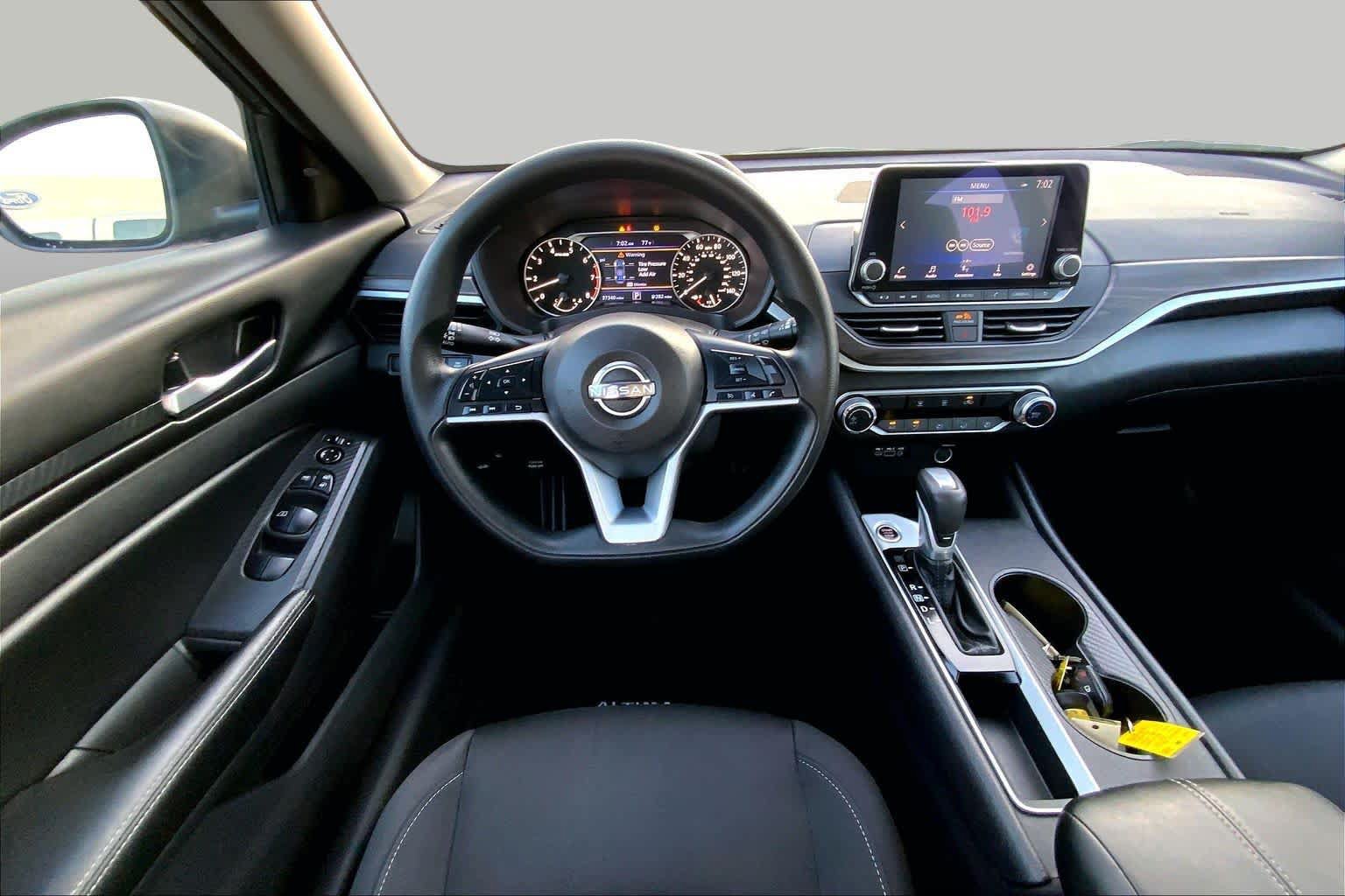 Used 2025 Nissan Altima 2.5 SV FWD image 6