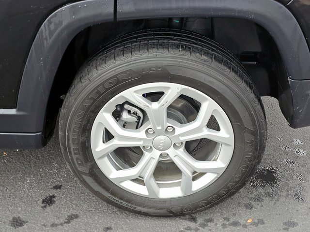 Used 2024 Jeep Compass Latitude image 17