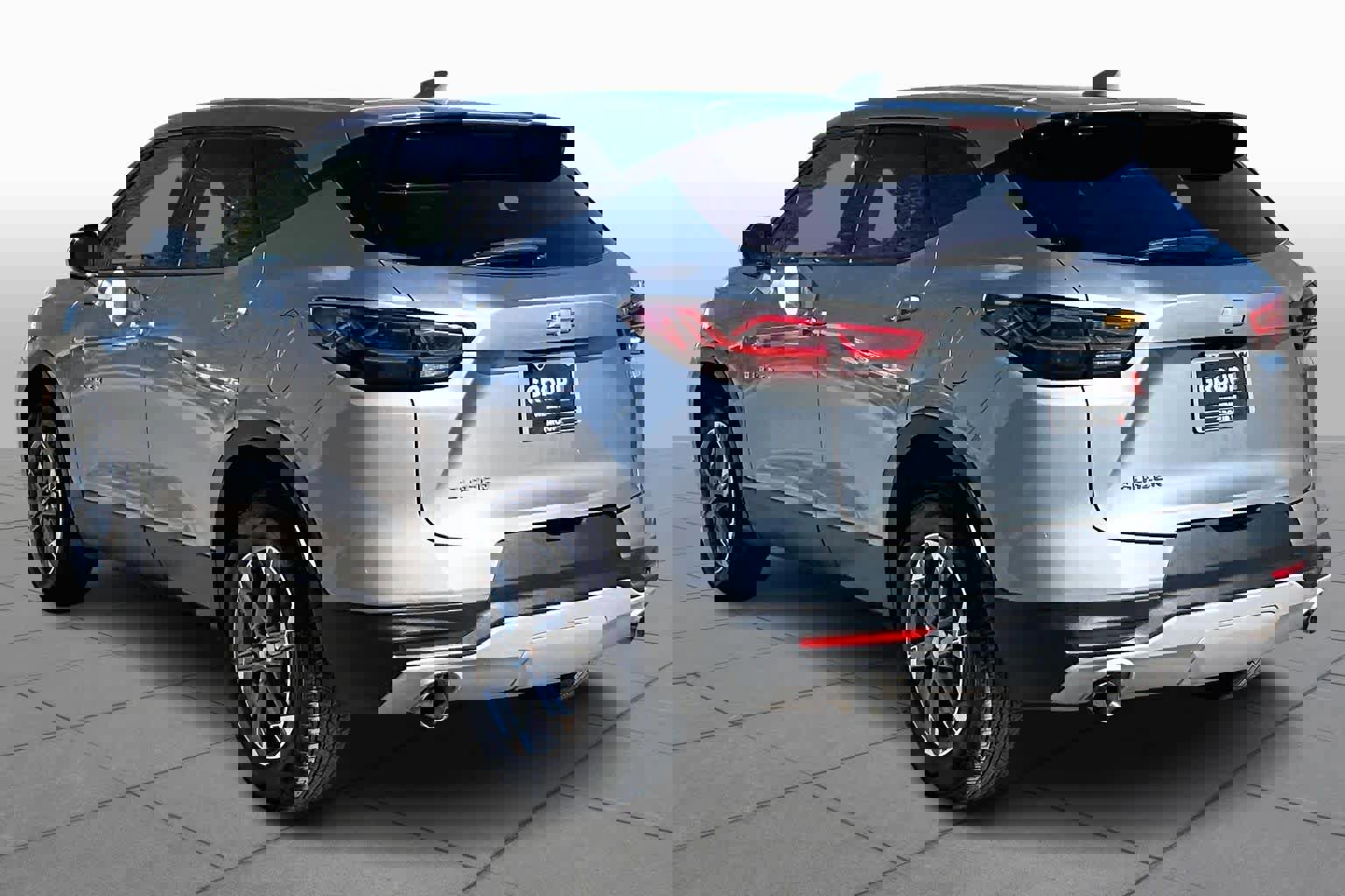 Used 2025 Chevrolet Blazer LT image 2