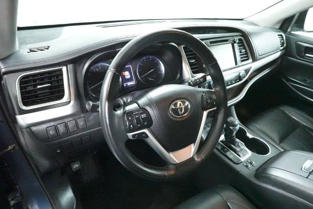 Used 2019 Toyota Highlander XLE AWD/4WD image 27