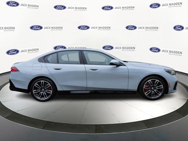 Used 2024 BMW 540i xDrive w/ Premium Package image 6