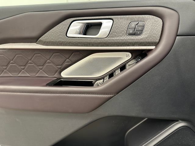 Certified 2025 Ford Explorer Platinum w/ LUX Leather Package image 37