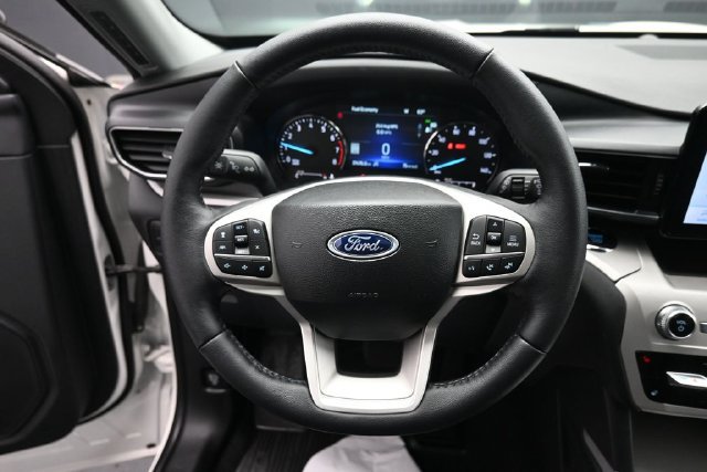 Certified 2024 Ford Explorer XLT w/ Equipment Group 202A AWD/4WD image 15