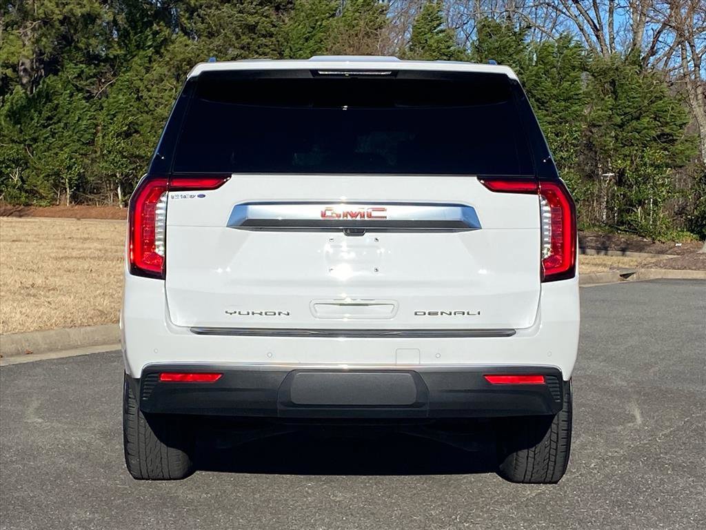 Used 2024 GMC Yukon XL Denali w/ Advanced Technology Package image 4