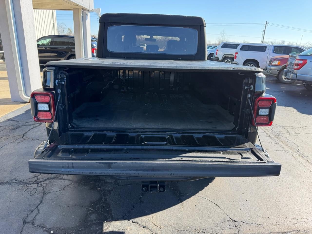 Used 2022 Jeep Gladiator Rubicon w/ Safety Group AWD/4WD image 5
