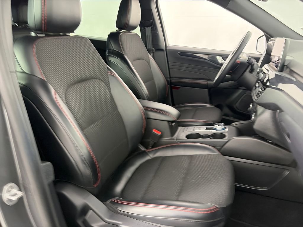 Certified 2025 Ford Escape ST-Line Select AWD/4WD image 31