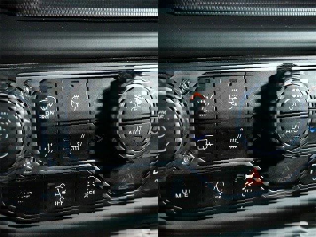 Used 2018 Jeep Wrangler Unlimited Sahara image 23