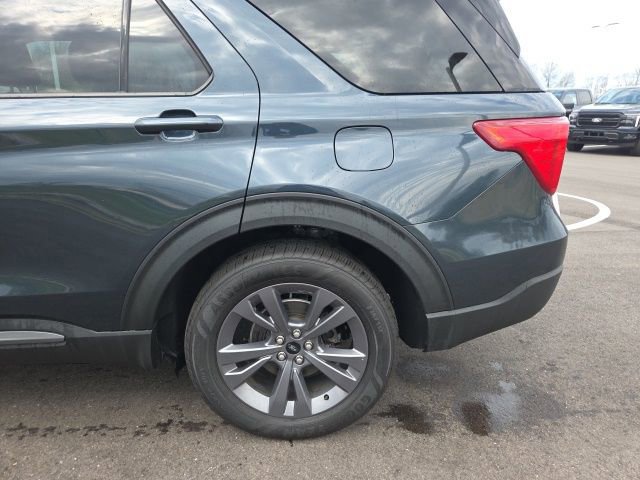 Certified 2022 Ford Explorer XLT w/ Equipment Group 202A image 17