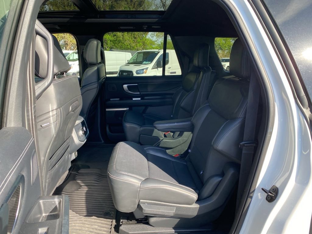 Certified 2025 Ford Expedition Max Platinum w/ Stealth Performance Package AWD/4WD image 7