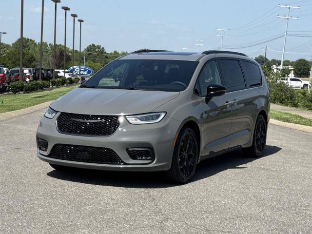 Used 2025 Chrysler Pacifica Limited FWD image 31