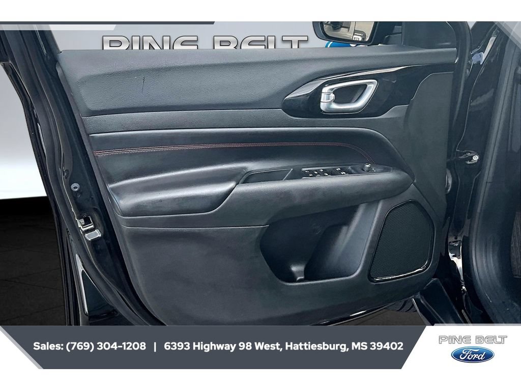 Used 2024 Jeep Compass Trailhawk AWD/4WD image 18