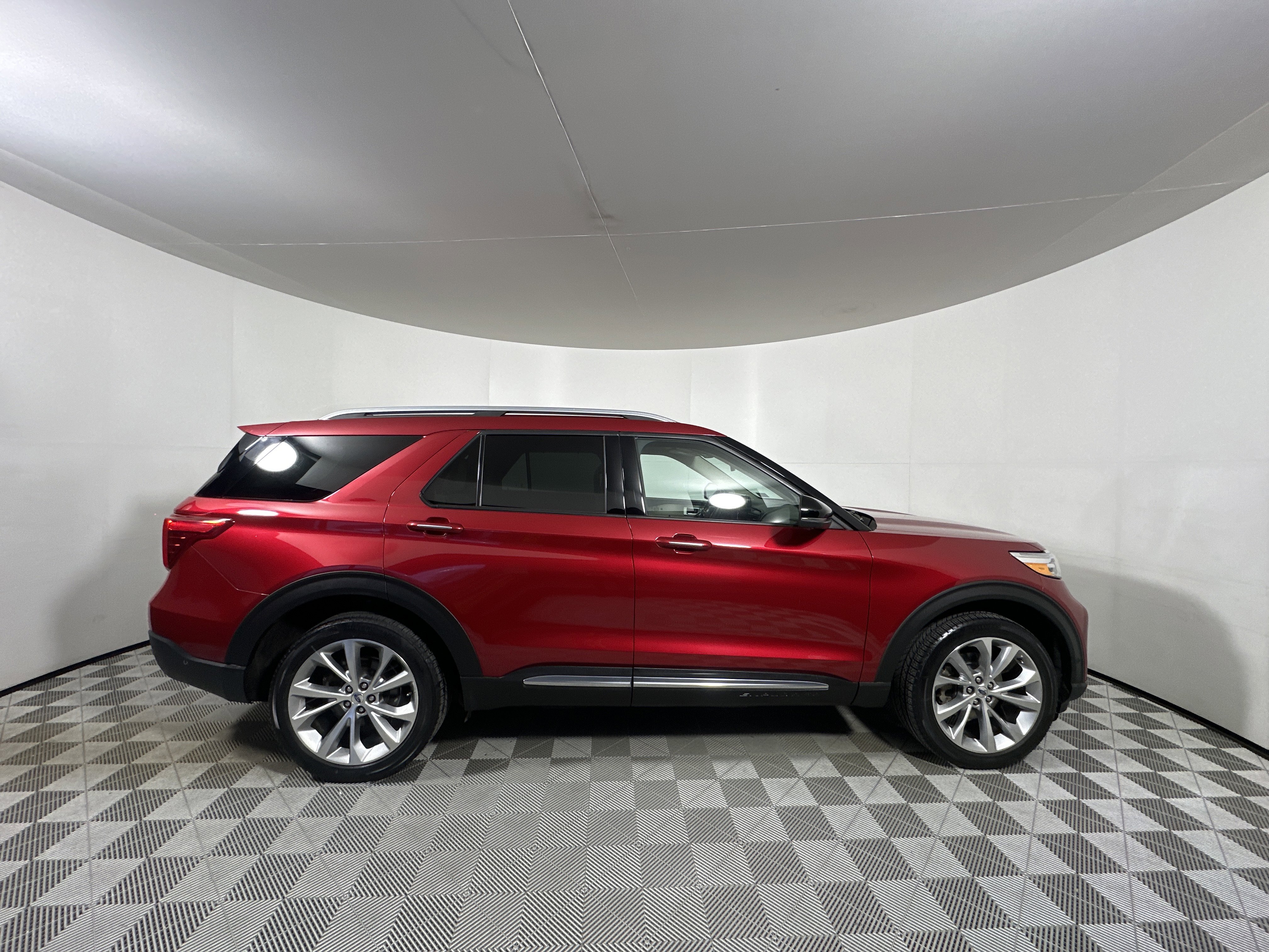 Certified 2021 Ford Explorer Platinum w/ Equipment Group 601A image 8