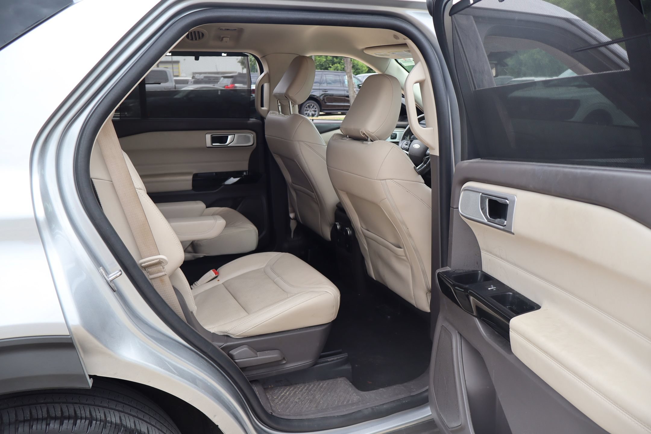 Certified 2022 Ford Explorer Platinum w/ Equipment Group 601A RWD image 29