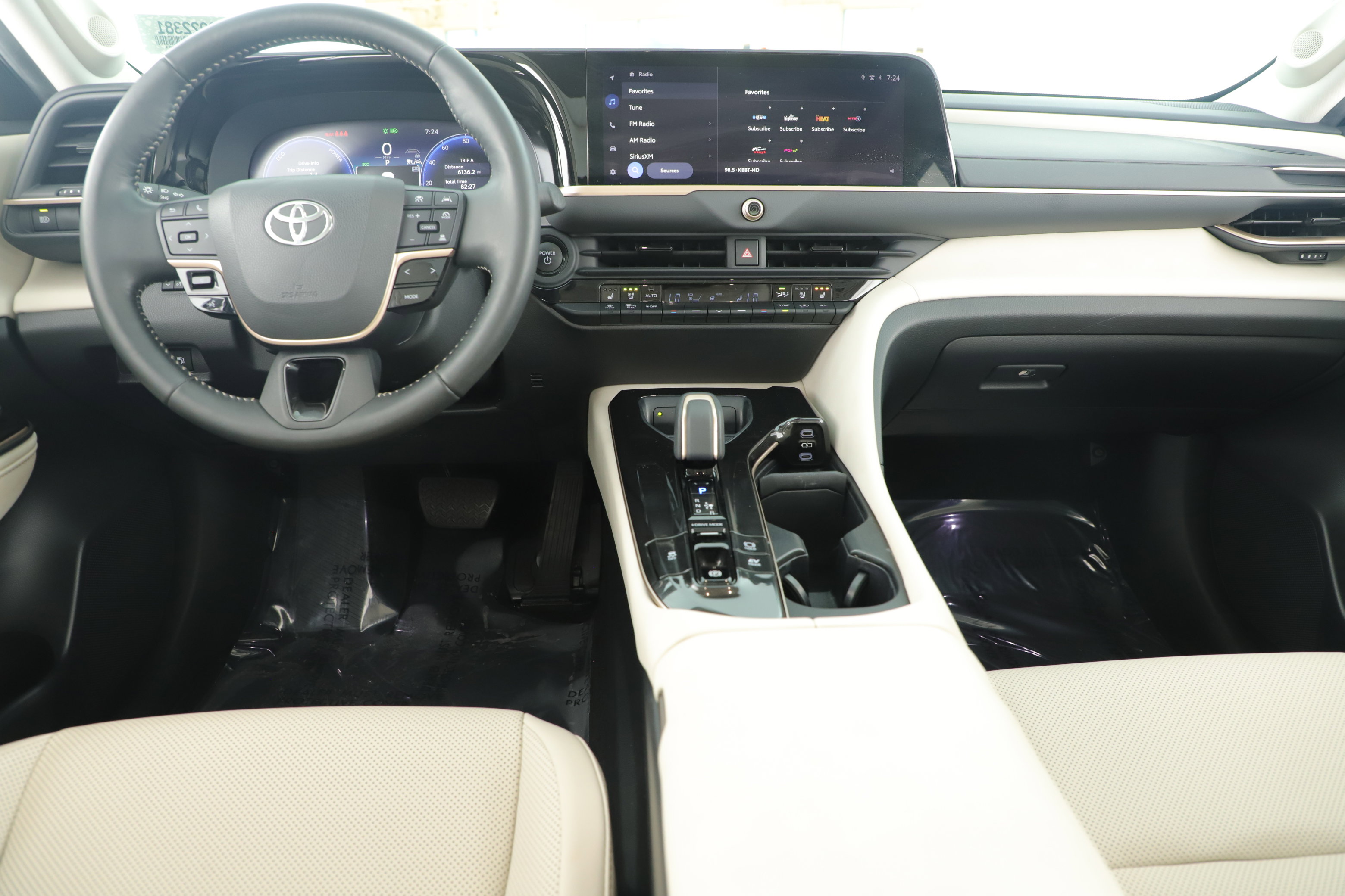 Used 2024 Toyota Crown Limited image 19